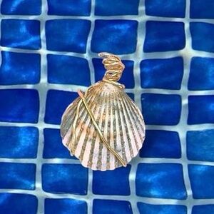 Ocean Current Gold Shell Pendant